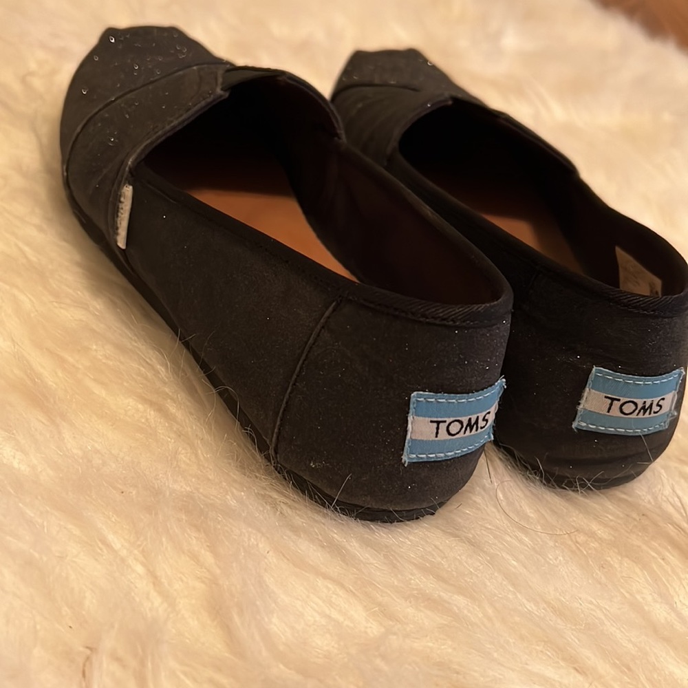 TOMS - Picture 3 of 7